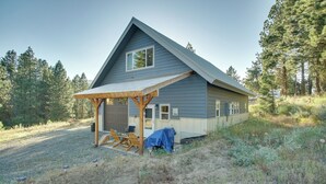 A two-story house with a covered porch and a garage. - Cascade Cabin Hideaway w/ Views, 1/2 Mi to Lake (Cascade)