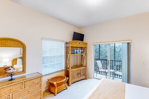 3 bedrooms, iron/ironing board, travel cot, free Internet