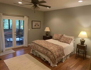 4 bedrooms, desk, iron/ironing board, travel cot