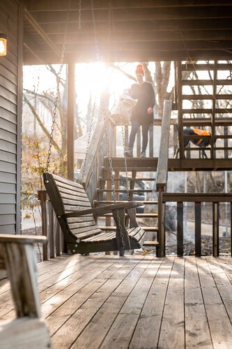 Lakefront  property, spacious family retreat with private dock, hot tub & kayak