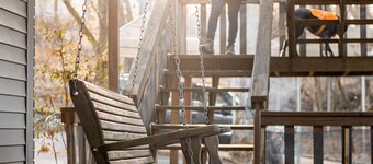 Lakefront property, spacious family retreat with private dock, hot tub & kayak