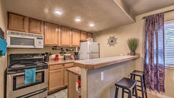 Fridge, microwave, stovetop, dishwasher