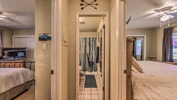 2 bedrooms, iron/ironing board, internet, bed sheets