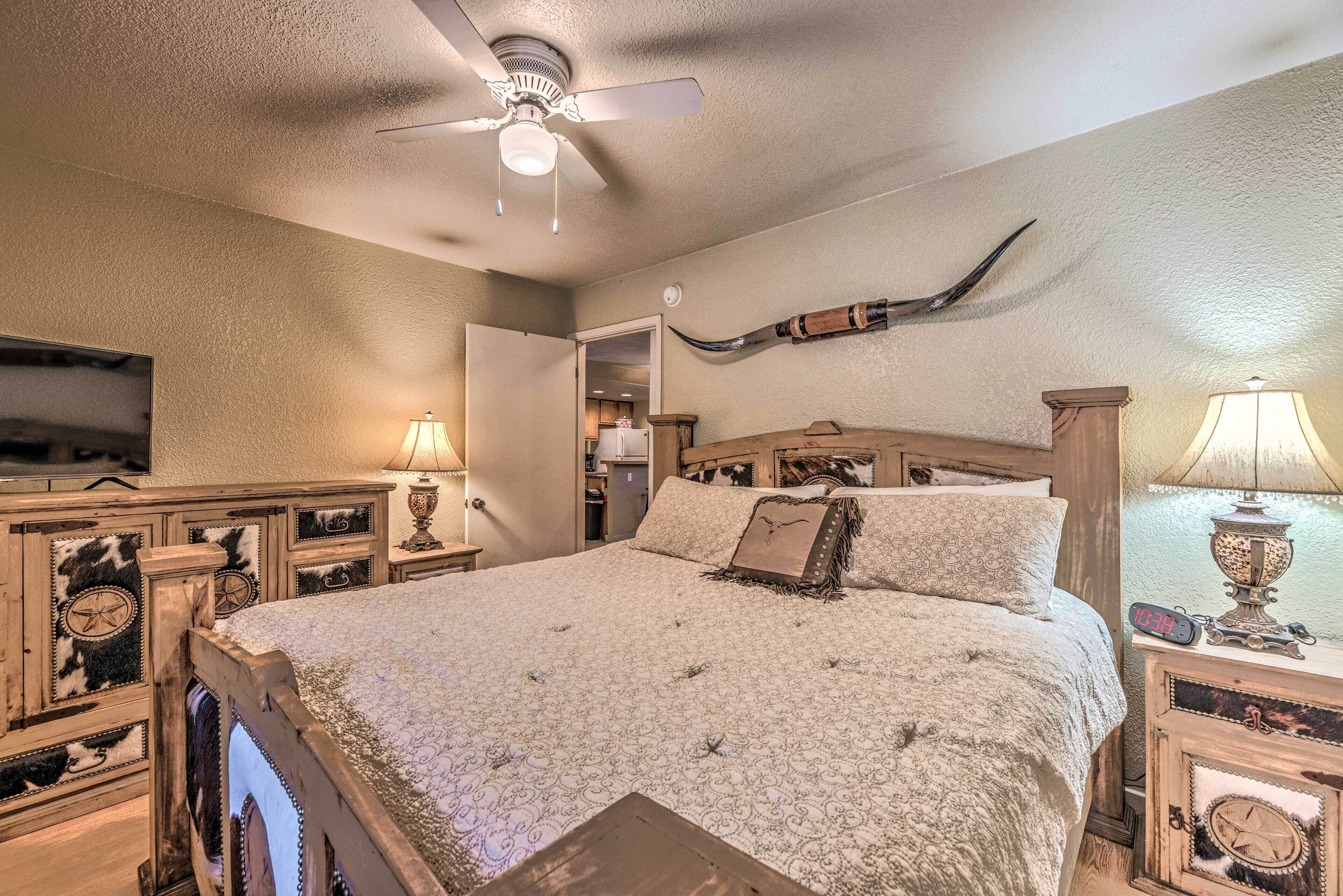 2 bedrooms, iron/ironing board, internet, bed sheets