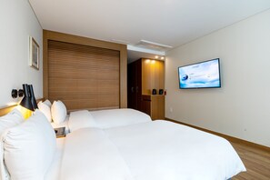 Deluxe Twin Room | In-room safe, individually decorated, individually furnished, desk - Paju Mate Hotel (Paju)