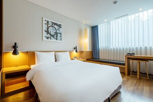 Kamar Double Deluks | Brankas dan didekorasi berbeda-beda