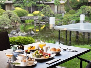 Daily Japanese breakfast for a fee - Suisui Garden Ryokan (Kitakyushu)