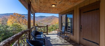 Heaven's View -  With Hot Tub and just 10 minutes to Blowing Rock, just off of Blue Ridge Parkway