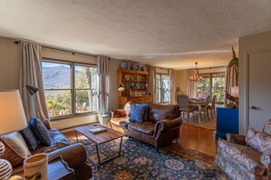 TV, fireplace - Heaven's View -  With Hot Tub and just 10 minutes to Blowing Rock, just off of Blue Ridge Parkway (Blowing Rock)