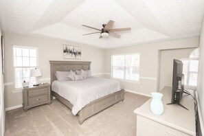 4 bedrooms, desk, iron/ironing board, free WiFi