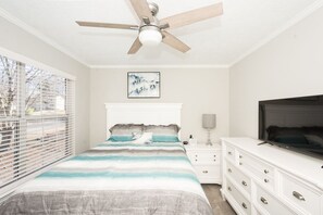 4 bedrooms, desk, iron/ironing board, free WiFi