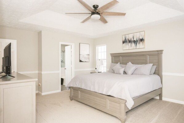 4 bedrooms, desk, iron/ironing board, free WiFi