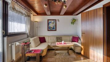 Fernseher, Kamin, DVD-Player, Stereoanlage