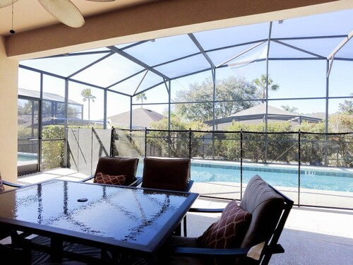 Calabay Paradise -Beautiful Home tucked away in quiet community