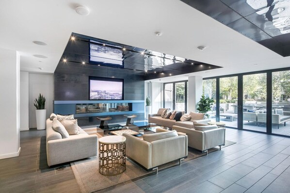 TV, stereo - Sleek 1BR Mission Bay, w/ Gym, close to Caltrain by Blueground (San Francisco)