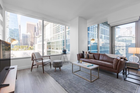 TV, stereo - Bright 2BR w/ Gym, Rooftop, near Instagram & Facebook, by Blueground (San Francisco)