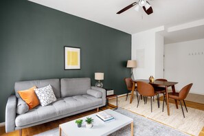 TV, stereo - Crisp Dupont Circle 2BR nr. U Street, Metro & Glen’s Mkt, by Blueground (Washington, D.C)