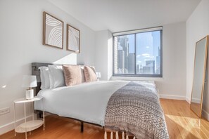 2 bedrooms, iron/ironing board, WiFi, bed sheets - Lush 2BR near Times Square w/ Indoor pool + Gym by Blueground (New York)