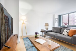 TV, stereo - Immaculate Chelsea 1BR w/ Water views + Doorman by Blueground (New York)