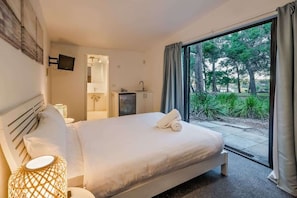 5 habitaciones, tabla de planchar con plancha, wifi y ropa de cama