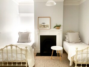 3 عدّة غرف نوم ومكواة/لوح كي وواي فاي مجانًا وملاءات أسرّة