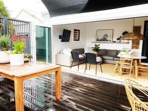 تناول الطعام بالخارج