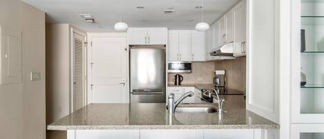 Kühlschrank, Mikrowelle, Ofen, Geschirrspüler