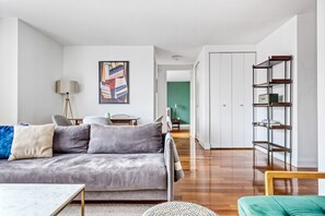 TV, stereo - Mod Gramercy Park 1BR w/ Bike Room, Gym, near ESB, by Blueground (Downtown)