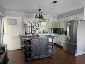 Refrigerador, microondas, horno, placa de cocina