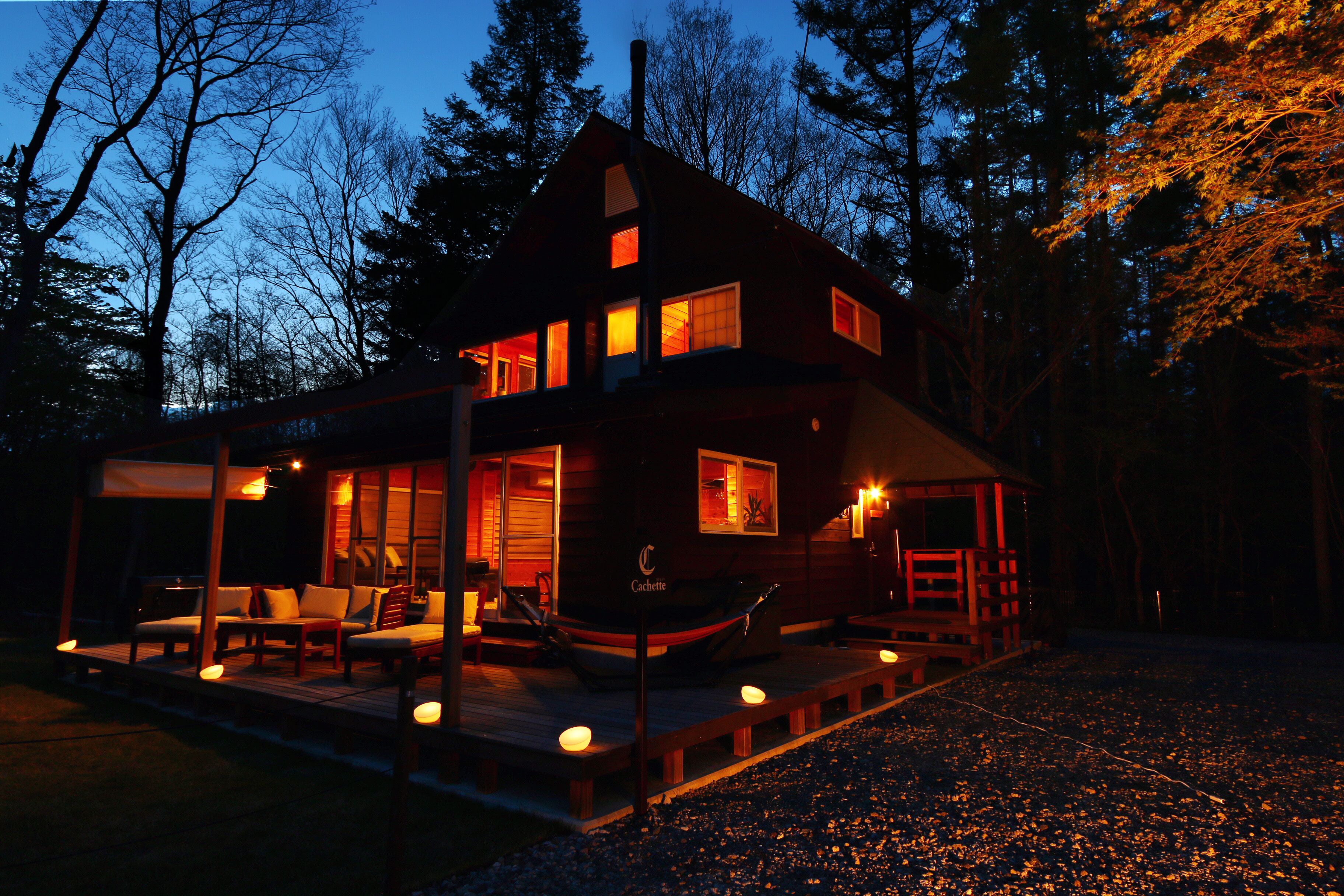 住宿正面 (夜晚)