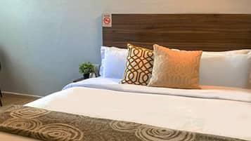 Double, Window, DAYUSE, 8 hours: 11AM-7PM | 办公桌、笔记本电脑工作区、免费 WiFi、床单