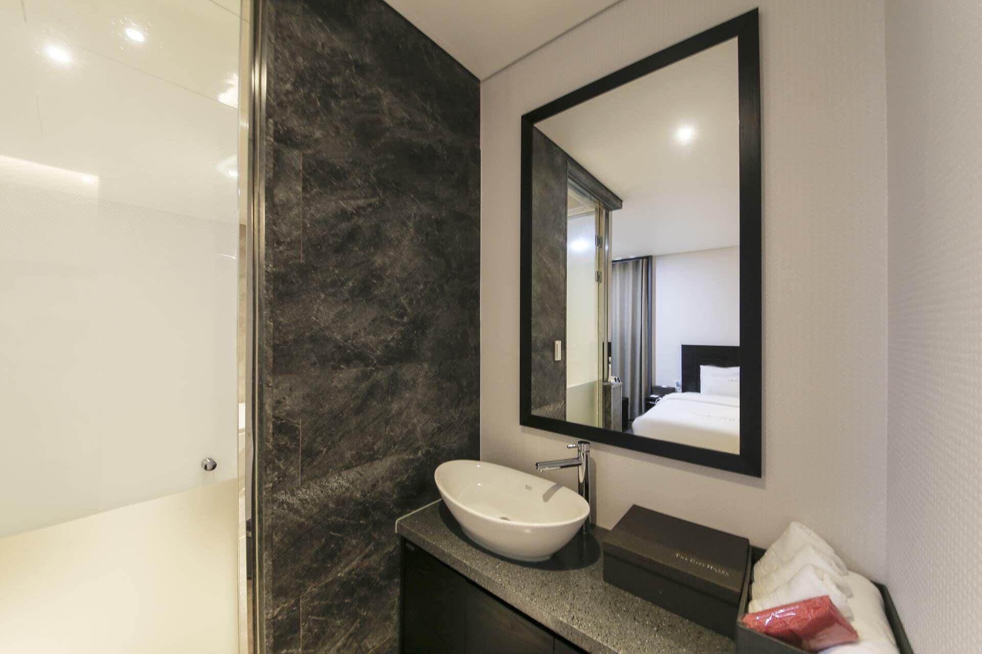 twin room | bathroom | combined shower/bathtub, designer toiletries, hair dryer, bathrobes
