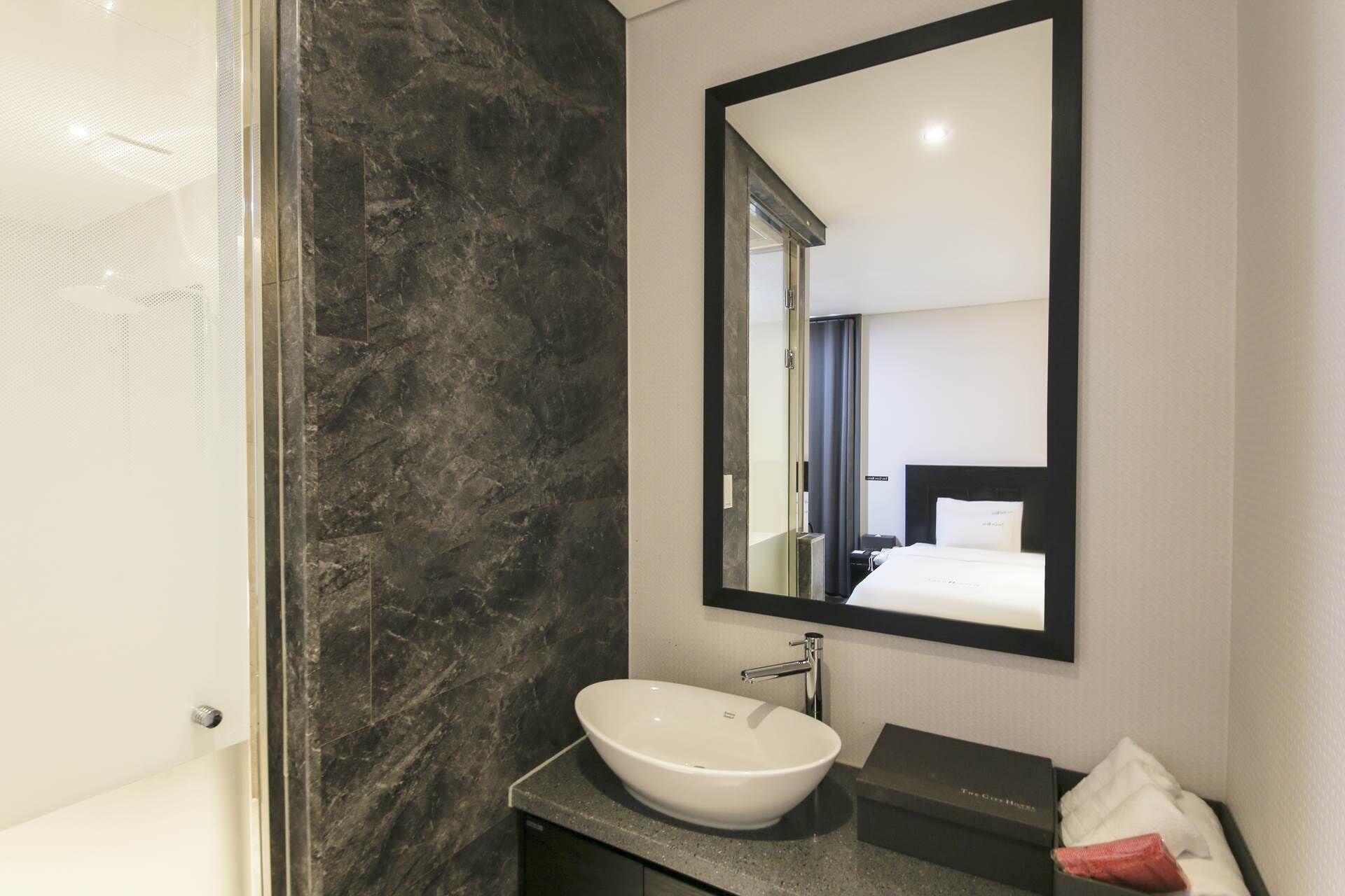twin room | bathroom | combined shower/bathtub, designer toiletries, hair dryer, bathrobes