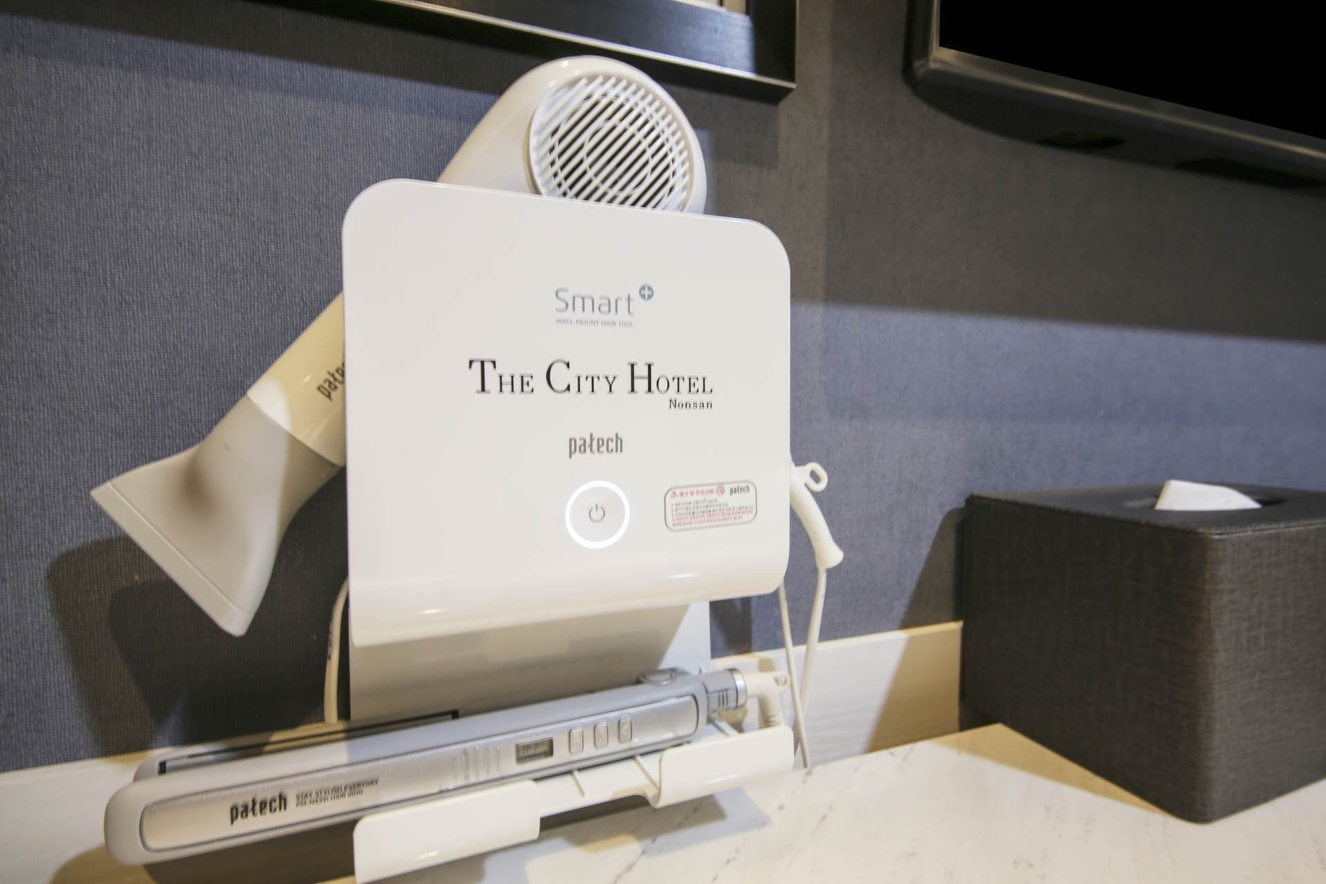 standard room | bathroom amenities | combined shower/bathtub, designer toiletries, hair dryer, bathrobes