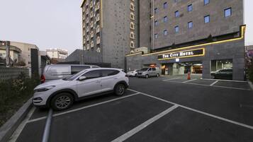 Estacionamiento gratis, valet parking gratis