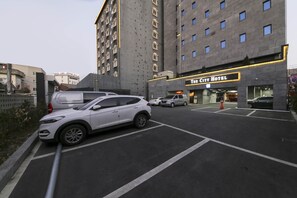 Parken ohne Service (kostenlos), Parkservice (kostenlos)