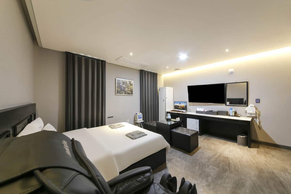 Premium bedding, down duvets, individually decorated