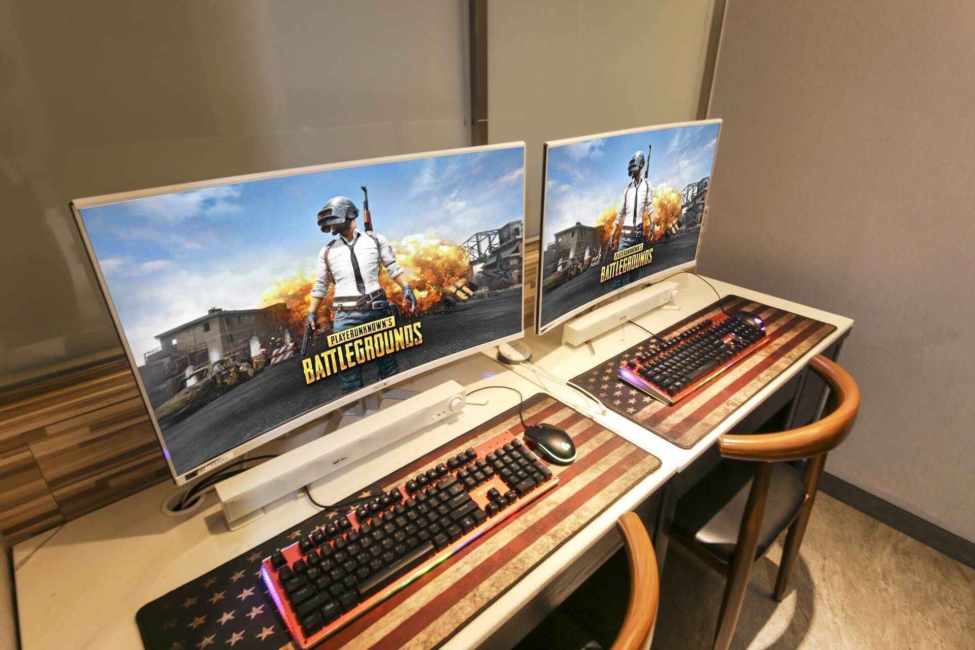 couple pc room | room amenity