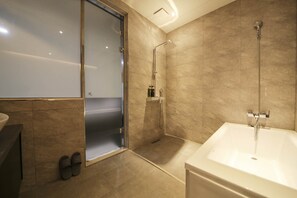 Bathroom - The City Hotel (Nonsan)