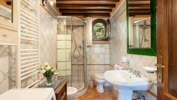 Doccia, asciugacapelli, bidet