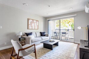 Fernseher, Stereoanlage