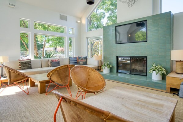TV, stereo - Ideal Mountain View 2BR w/ Gym, Pool, Garden, near Dining, by Blueground (South Bay)