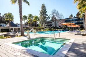 Pool - Mod Sunnyvale 1BR w/ Gym, Pool + Spa, Easy Freeway Access, by Blueground (South Bay)