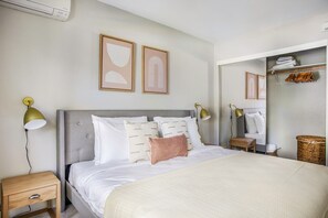 1 bedroom, iron/ironing board, WiFi, bed sheets - Mod Sunnyvale 1BR w/ Gym, Pool + Spa, Easy Freeway Access, by Blueground (South Bay)