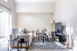 Fernseher, Stereoanlage