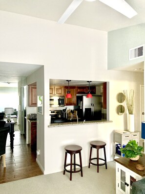 雪櫃、微波爐、焗爐、爐具