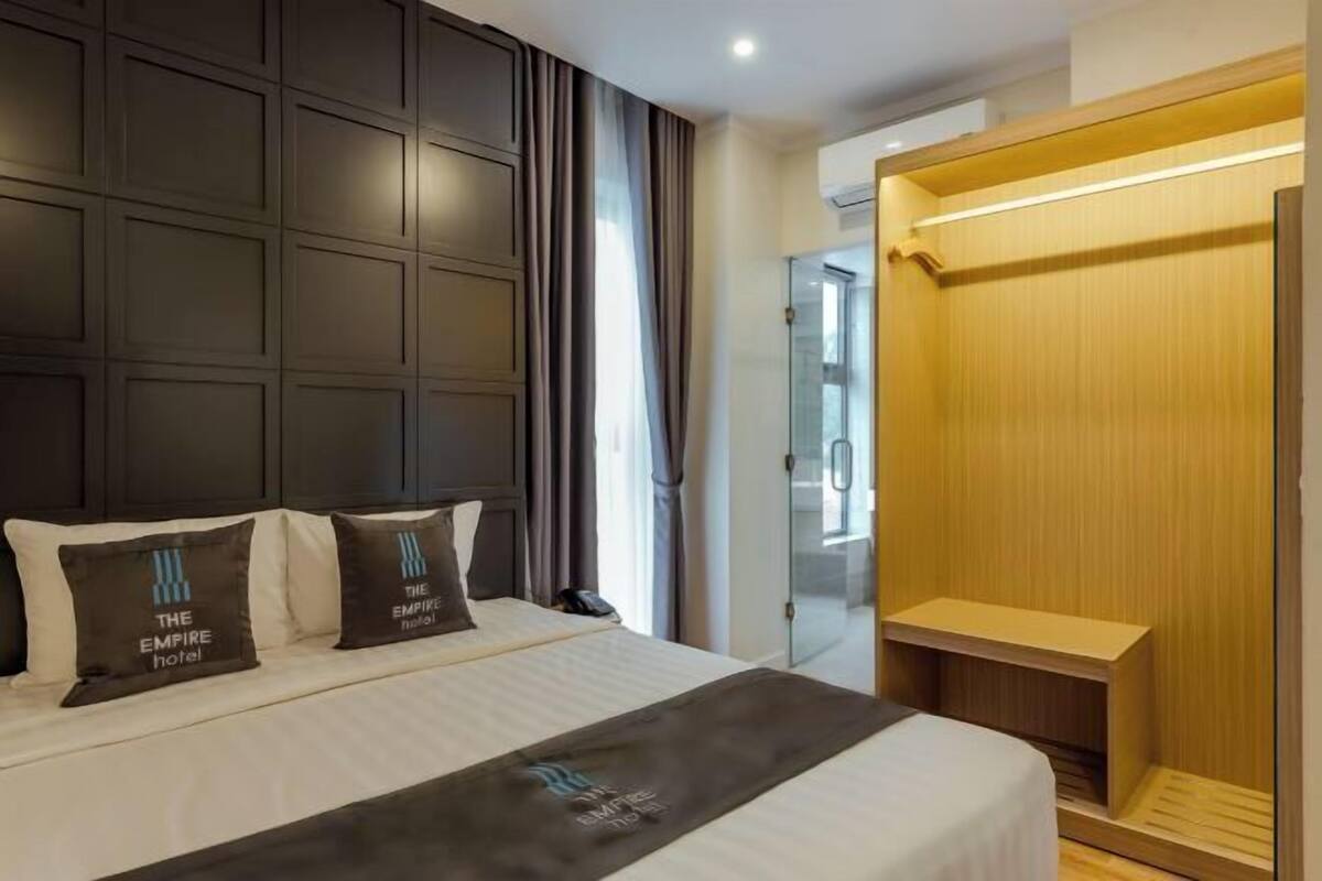 Minibar, desk, free WiFi