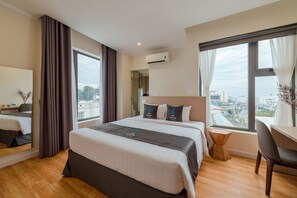 Een minibar, een bureau, gratis wifi