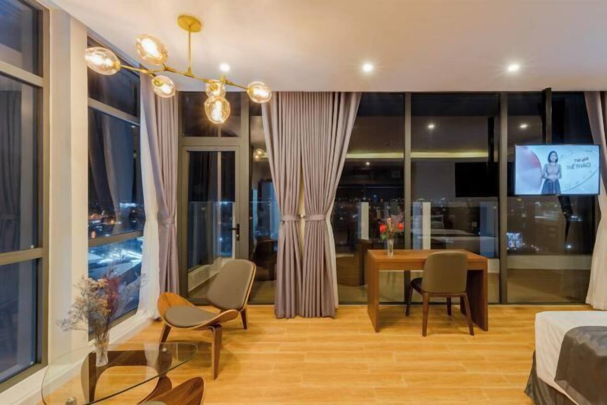 Minibar, desk, free WiFi