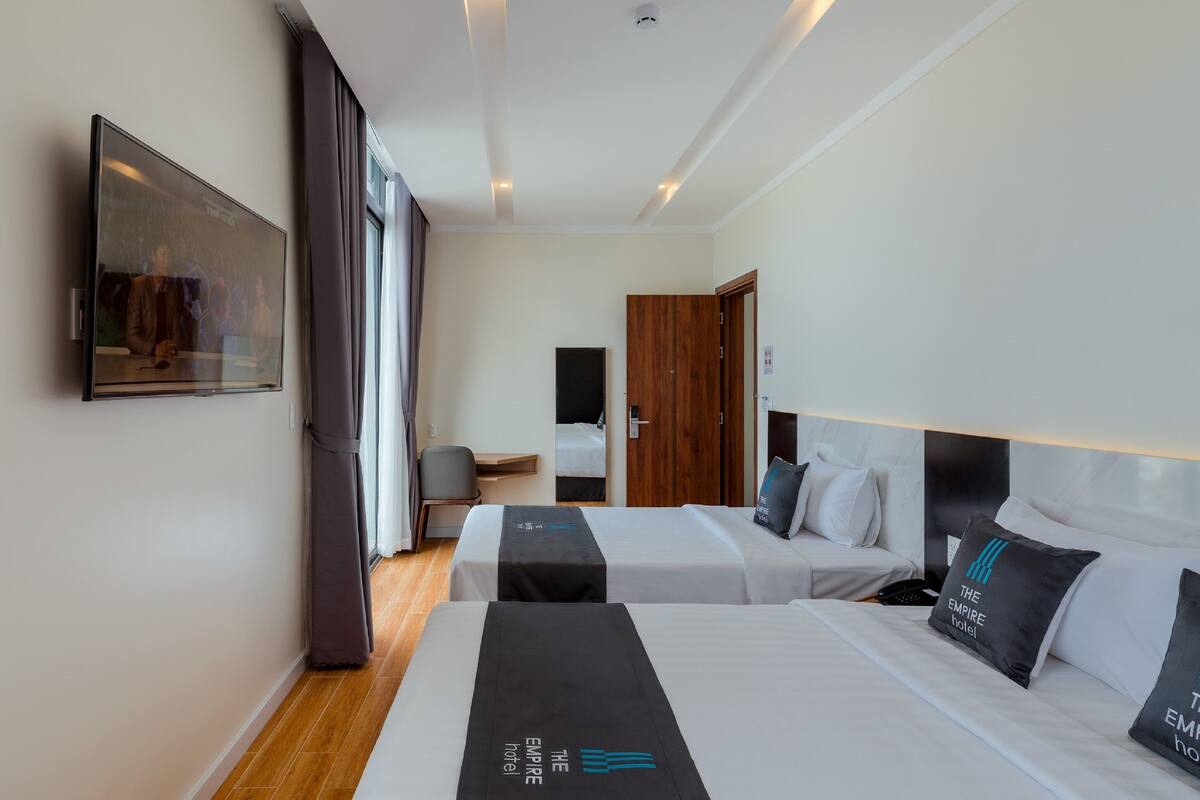 Minibar, desk, free WiFi